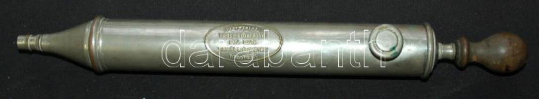 Régi fém Nettolin márkájú légfertőtlenítő pumpa fa nyéllel 40 cm