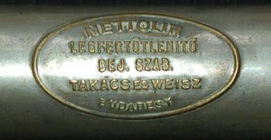 Régi fém Nettolin márkájú légfertőtlenítő pumpa fa nyéllel 40 cm