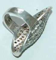 Nagy fejű markazitos cirkónia berakással ezüst (Ag) gyűrű 8,61g