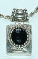 Ezüst lánc, ónix betétes medállal 11,73g