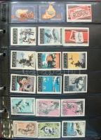 360 db magyar és kelet európai gyufacímke berakóba rendezve