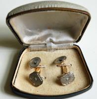 Dekoratív 14K arany mandzsettagomb pár 2-2db brillel díszítve, díszdobozban (br: 10.92g) szép állapotban Decorative gold (14Kt) cufflink pair with brills in original box (br.: 10.92g) in good condition