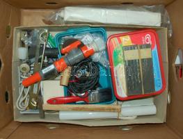 Hatalmas barkácscsomag: fűrész keret, reneteg, csavar, csigafúró készlet, 6-os földelésű elosztó, kalapács, tömítések...