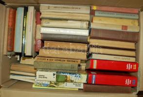 Hatalmas, nagy ládányi főként háború utáni könyvekből álló könyv hagyaték több száz vegyes könyvvel