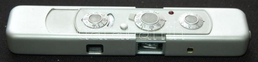 1975 Minox C típusú kém fényképezőgép eredeti dobozában, bőr tokkal, lánccal, hozzá tartozó C4-es va...