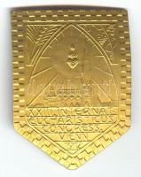Ausztria 1912. XXIII. Nemzetközi Eucharisztikus Kongresszus aranyozott jelvény (35x45mm) szign.: Brüder Schneider T:2 Austria 1912. XXIII. International Eucharistic Congress gilded badge sign.: Brüder Schneider C:XF