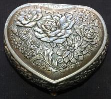 Szív alakú díszes ón ékszeres ládika 10x9cm