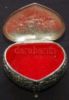 Szív alakú díszes ón ékszeres ládika 10x9cm