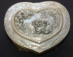 Szív alakú díszes ón ékszeres ládika 14x12cm