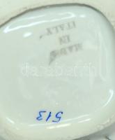 Rózsákkal díszített fonott porcelán kosárka /
Braided chinaware basket 14x12cm