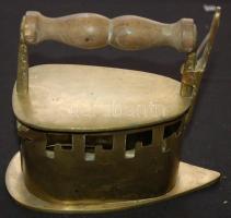 Régi réz vasaló fa nyéllel 18cm-es vasalófelülettel