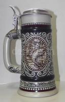 Kézzel készített vadász motívummal díszített jelzett Avon kerámia korsó ón fedéllel 23cm magas