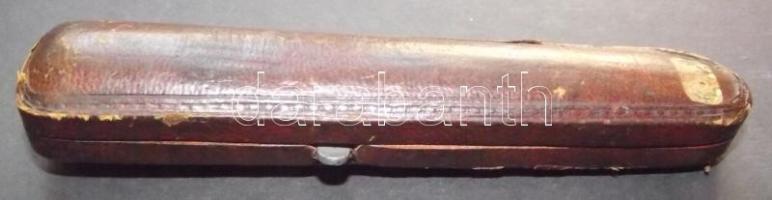 cca 1900 Mintás fanyelű ezüstberakásos tóramutató nem hozzávaló bőr tokkal /
Silver inlay wooden Tor...