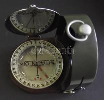 Tájoló működik /  Prismatic compass