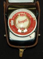 Szovjet gyártású fénymérő tokban kiválóan működik / 
USSR light meter in case works well