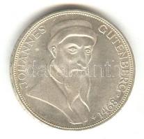 NSZK 1968G 5M Ag "Gutenberg" T:2 ph.
GFR 1968G 5 Mark Ag "Gutenberg" C:XF edge e...