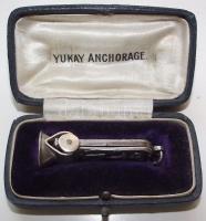 Ezüst (Ag) nyelű díszített szivarvágó tokjában / Cigar-cutter with decorated silver handle in case 13gr 4,5cm