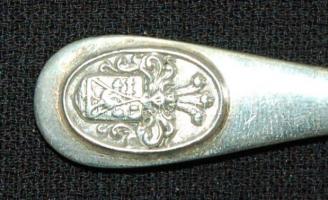 Ezüst (Ag), címeres kiskanál dianás jelzéssel /
Silver spoon with coat of arms on handle 8,7gr