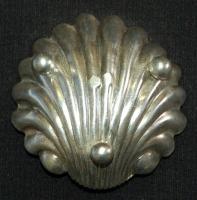 Ezüst (Ag) kagyló alakú fűszertartó dianás jelzéssel /
Silver, shell-shaped spice holder 16gr
