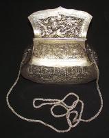 Ezüstözött fém áttört tarsoly lánccal 15x11cm
