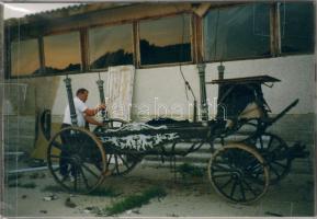 Zsidó temető síremlékei, régi képek, óra, kocsi modern fényképeken (16db)