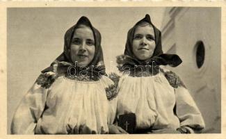 Volóc: Ruszin menyecskék / Ruthenian folklore, young wives from Volóc