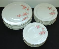 cca 1930 Komplett 6 személyes, virágmintás pajzspecsétes Zsolnay étkészlet, teás és kávés készlettel...