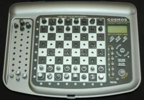 Cosmos márkájú Kasparov elemes sakkjáték leírással /
Cosmos Kasparov chess computer with instruction...