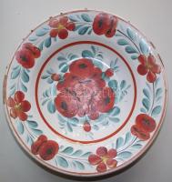 cca 1900 Kézzel festett mázas Hollóházi kerámia falitányér benyomott házas jelzéssel / Folklore handpainted ceramic plate d: 23cm