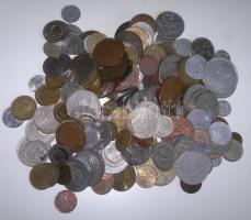 Vegyes magyar és külföldi forgalmi fémpénz tétel 1kg-os súlyban T:vegyes