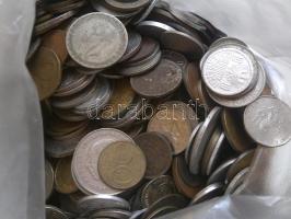 Vegyes magyar és külföldi forgalmi fémpénz tétel 3kg-os súlyban T:vegyes