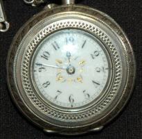 cca 1890 Svájci jelzésű, porcelán számlapos női ezüst zsebóra lánccal. Szépen jár. /
cca 1890 Swiss ...