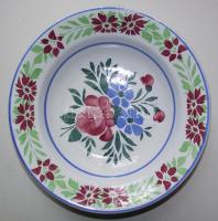 cca 1900 Kézzel festett mázas Wilhelmsburg kerámia falitányér benyomott jelzéssel d:23cm / Wilhelmsburg handpainted ceramic plate