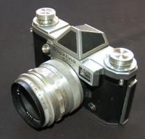 Praktina FX fényképezőgép és tartozékai komplett fotós tétel: Vaku, 2 db állvány, színszűrők, film. ...