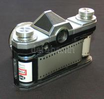 Praktina FX fényképezőgép és tartozékai komplett fotós tétel: Vaku, 2 db állvány, színszűrők, film. ...