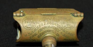 ~1900. Kampfe Bros. jelzésű New Yorki borotva párizsi díjazással, szép állapotban