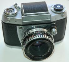 NSZK gyártmányú fényképezőgép fényerősség 2,8 + Hanimex X150 típusú vaku /
DDR photo camera + Hanime...