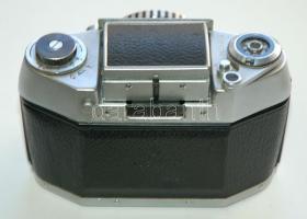 NSZK gyártmányú fényképezőgép fényerősség 2,8 + Hanimex X150 típusú vaku /
DDR photo camera + Hanime...