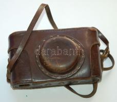 Zorki típusú szovjet fényképezőgép 3,5-ös fényerősség bőrtokban /
USSR photo camera with leather cas...