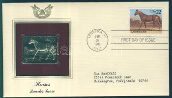 Amerikai Egyesült Államok 1985. "Lovak/Quarter Horse 22c" aranyfóliás(22kt) bélyeg replika FDC borítékban, bélyeggel és elsőnapi bélyegzővel és ismertetővel T:1 USA 1985. "Horses/Quarter Horse 22c" gold(22kt)foil stamp replica on First Day Issue envelop with stamp and information C:Unc