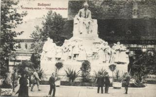 Budapest V. Vörösmarty-szobor (small tear)