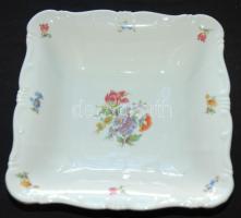 20 darabos apró virágokkal díszített sorszámozott jelzett Zsolnay porcelán étkészlet: 1db pecsenyés,...