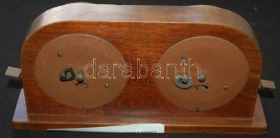 Omikron márkájú működőképes, javításra szoruló, régi mechanikus sakkóra /
Chess clock