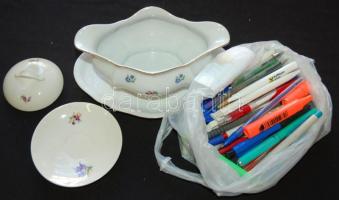 Vegyes bolha tétel: könyvek (köztük: A tanácstörvény magyarázata 1976-ból, Boccaccio: Dekameron stb.), folyóiratok (pl: Hungarian Museums), néhány porcelán és egy zacskó toll