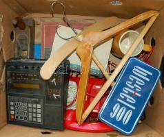 Vegyes bolha tétel, benne: jó állapotú piros tárcsás telefon, japán gyártmányú rádió órával és számo...