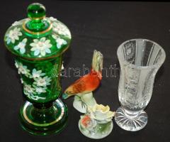 Vegyes bolha tétel: metszett üveg váza, dekoratív üvegkehely fedővel, porcelán virág, festett kerámia madár