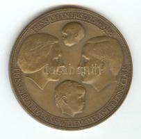 Hollandia 1968. "Beatrix hercegnő és Klaus holland herceg látogatása Szurinamban" Br emlékérem (50mm) T:2 Netherlands 1968. "Princess Beatrix and Prince Claus visits Suriname" Br medallion (50mm) C:XF