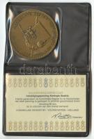 Hollandia 1980. "Beatrix királynői beiktatása" Br emlékérem (50mm) műbőr dísztokban tanúsítvánnyal T:1 Netherlands 1980. "Inauguration of Princess Beatrix" Br medallion (50mm) in original leatherette case C:Unc