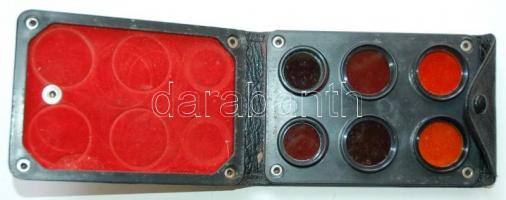 Zenit-E típusú fényképezőgép saját tokjában, Helios-44-2 2/58 objektívvel,6db színszűrővel /
Manual ...