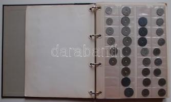 Albumba rendezett külföldi fémpénz gyűjtemény, közte ezüstök is, főleg Amerikai Egyesült Államok Ném...